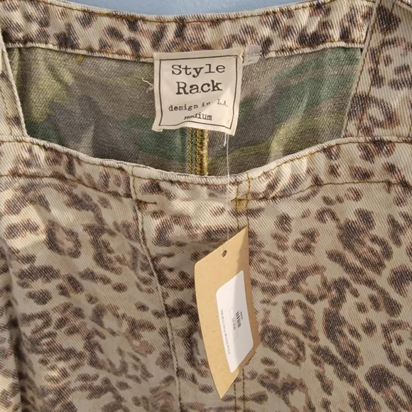 Style Rack Leopard Cropped Overalls Medium - Picture 6 of 9